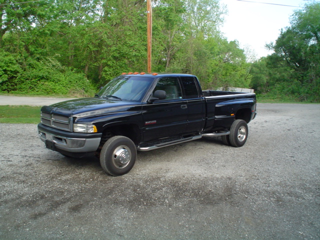 '99"  Dodge  Ram 3500CTD
"A" pillar gauge cluster of three, other Mods.
