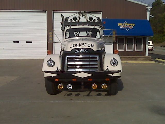 1951 GMC 650
4 71 Detroit Diesel,5 speed OD 2 Seep rear,3 speed aux trans.
