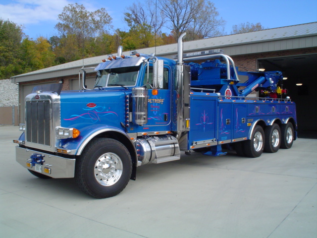 07 "Peterbilt"
75 Ton Rotator on Peterbilt Chassis.
550HP "CAT" All rear wheels drive.
more pic's when totaly complete.
