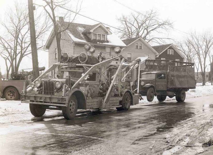 Heavy Duty Wrecker 1930's
