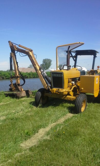 Ford 6600 Boom Mower
Trimming the lake 5-2019
