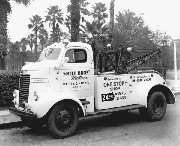 1946 Dodge COE with Holmes 515
