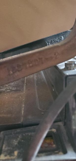 Brake Pedal casting numbers
1st version is shown in the background and is Part Number 921 689, Casting number 921690-2.
2nd version is shown in the foreground and is Part Number 1667 806, Casting number 1667807-2
