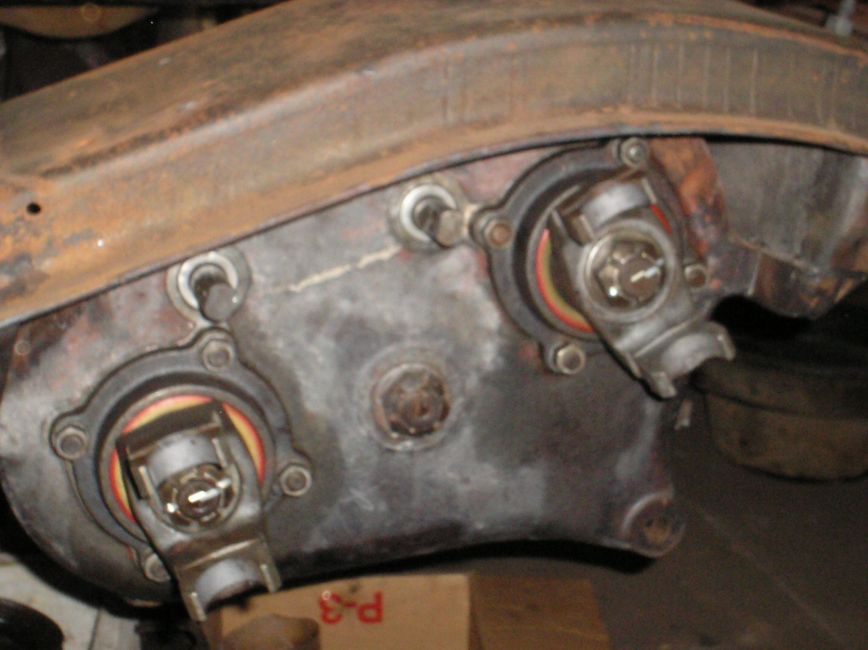 Front of the transfer case recuperated and fastened in the frame
