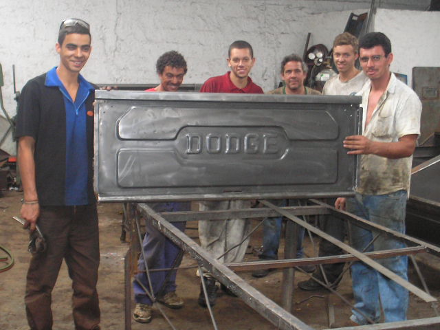 New Tailgate manufactured by: www.cacambashilario.com.br
