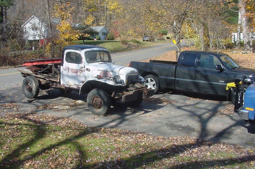 Nice truck!
Notice the Silverado SS in the backrground.

