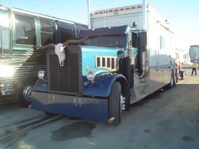 ATHS__Trucks_at_Tank_Trailer_Cleaning__E_St_Louis_9-8-12_004.jpg