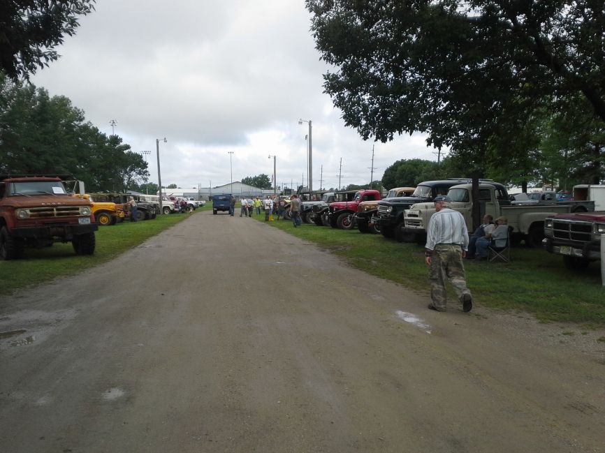 IA Fairgrounds Friday
WDX and M37 on the right three trucks down.
