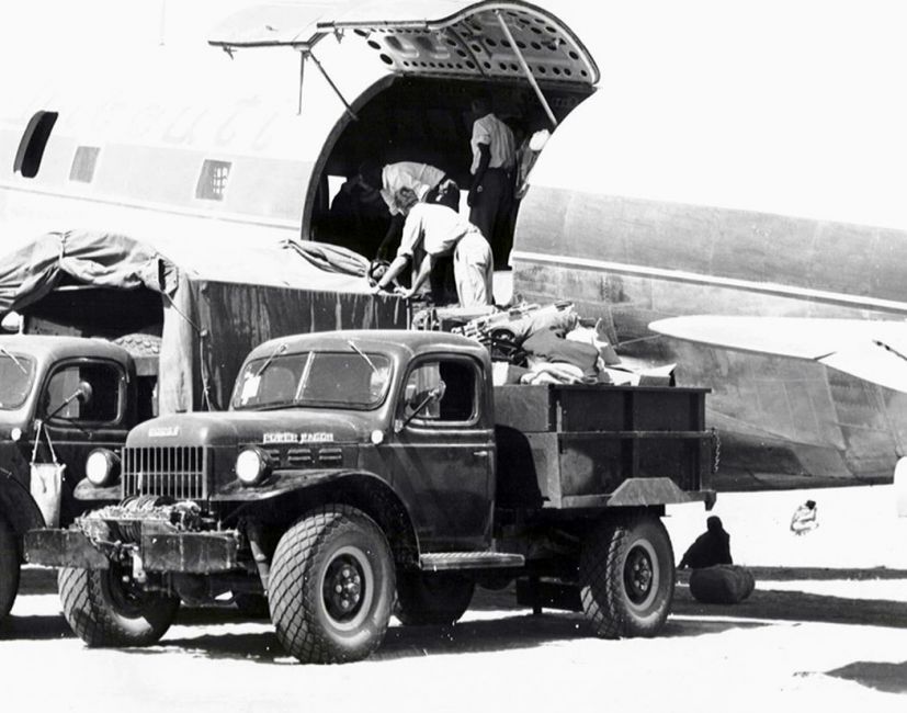 Unloading_C47_02.jpg