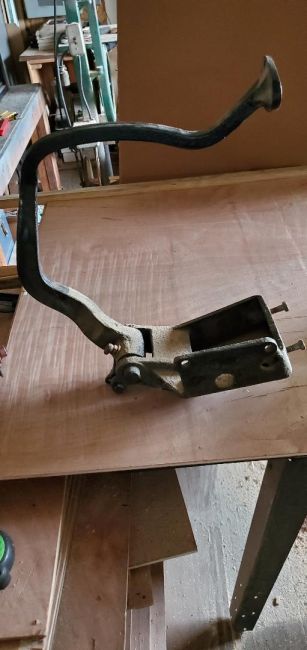 Brake Pedal and Bracket 4th version #1
Part Number 2826 042, Casting number 1667807-2.
